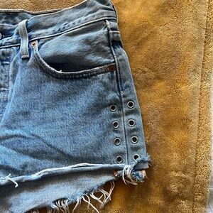 UNIQUE Levi’s 501 Denim Shorts ✨so cute✨